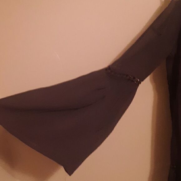 💫💫💫UO STARING AT STARS BLACK BELL SLEEVE COLD SHOULDER TOP XS - Picture 2 of 7